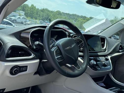 2023 Chrysler Pacifica Hybrid Limited