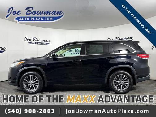 Midnight Black Metallic 2018 Toyota Highlander XLE