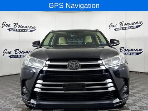 Midnight Black Metallic 2018 Toyota Highlander XLE