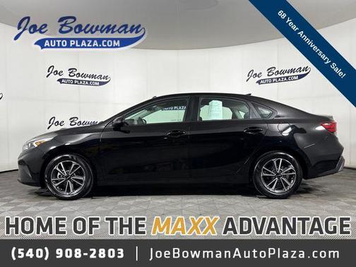 Aurora Black 2024 Kia Forte LXS