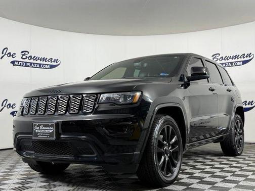 Diamond Black Crystal Pearlcoat 2018 Jeep Grand Cherokee Altitude