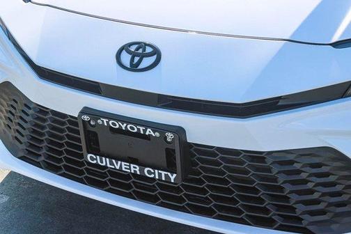 Ice 2026 Toyota Camry SE