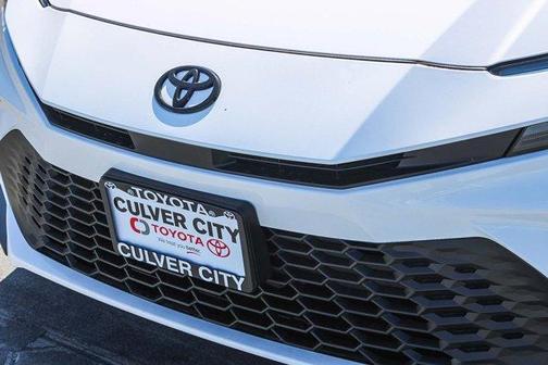 Ice 2026 Toyota Camry SE