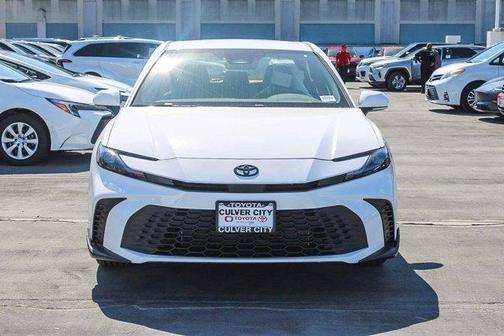 Ice 2026 Toyota Camry SE