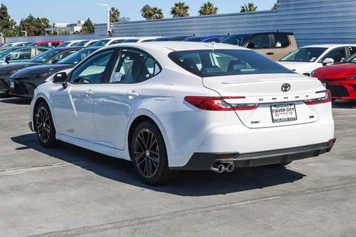 Ice 2026 Toyota Camry SE