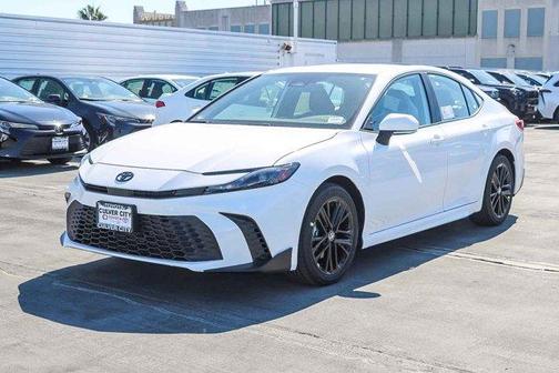 Ice 2026 Toyota Camry SE