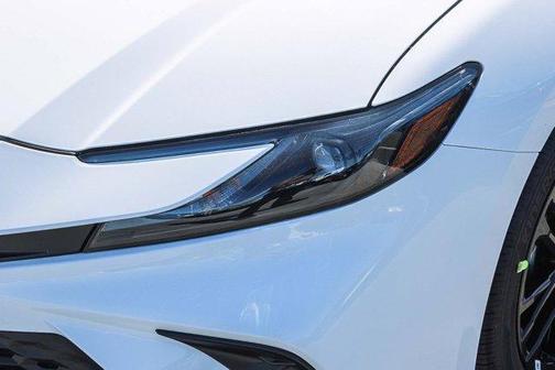 Ice 2026 Toyota Camry SE