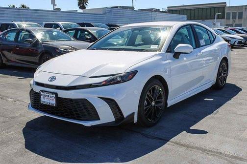 Ice 2026 Toyota Camry SE