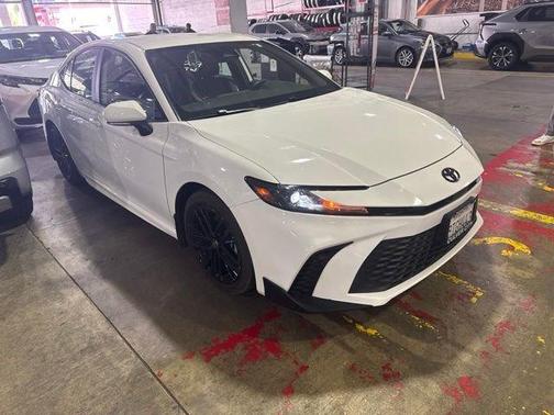Ice 2025 Toyota Camry SE