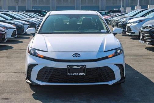 Ice 2026 Toyota Camry SE