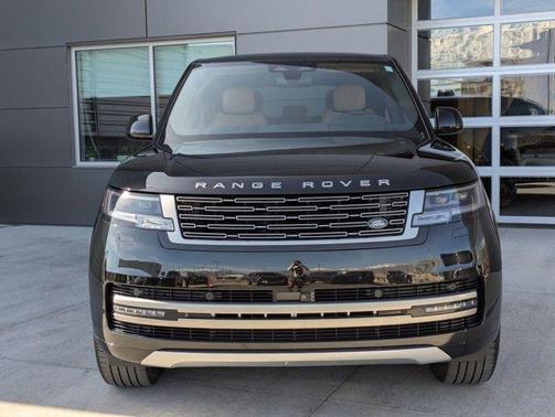 Santorini Black 2025 Land Rover Range Rover P400 SE