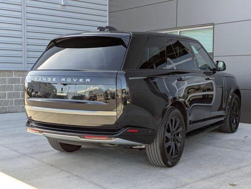 Santorini Black 2025 Land Rover Range Rover P400 SE