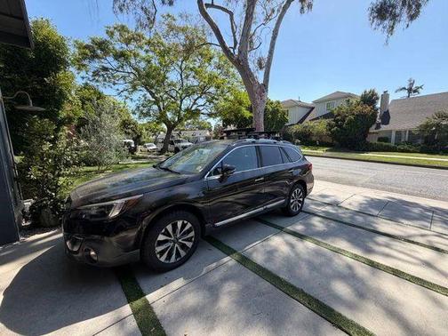 Crystal Black Silica 2019 Subaru Outback 3.6R Touring
