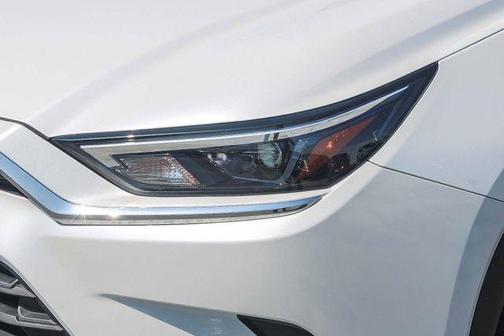 Wind Chill Pearl 2025 Toyota Grand Highlander LE