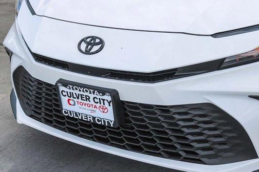 Ice 2026 Toyota Camry SE