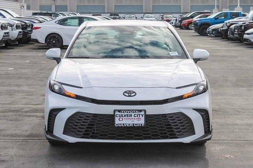 Ice 2026 Toyota Camry SE