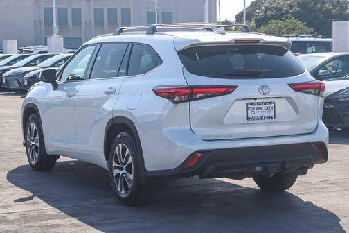 Wind Chill Pearl 2022 Toyota Highlander XLE