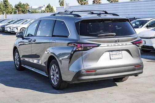 Metal 2026 Toyota Sienna XLE 8 Passenger