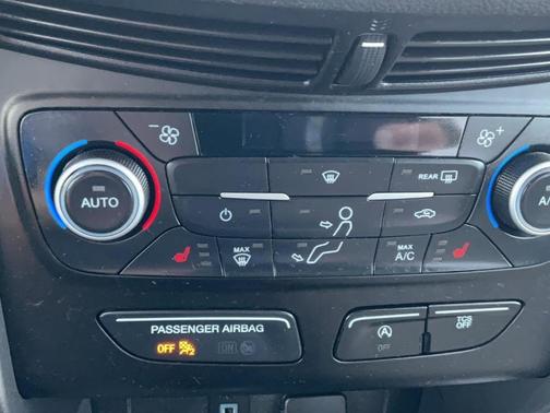 Ingot Silver 2019 Ford Escape SE