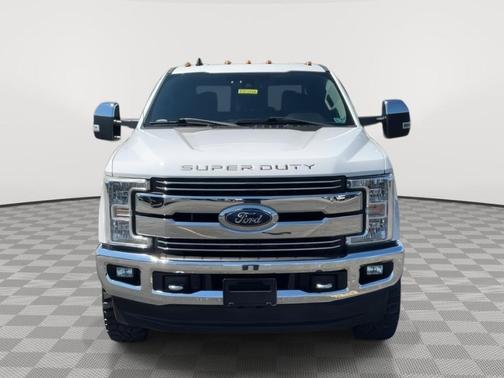 Oxford White 2019 Ford F-250 Lariat