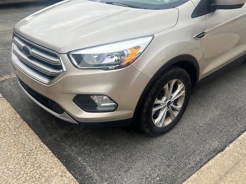 White Gold 2017 Ford Escape SE