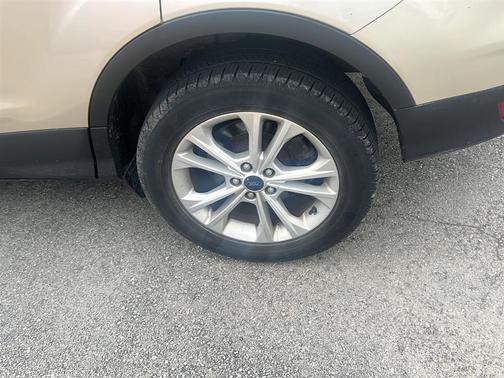 White Gold 2017 Ford Escape SE