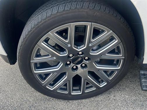 White Frost Tri-Coat 2025 GMC Yukon XL Denali Ultimate