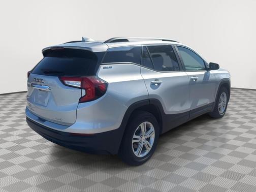 Quicksilver Metallic 2022 GMC Terrain SLE