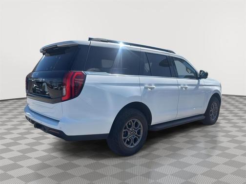 Oxford White 2025 Ford Expedition Active