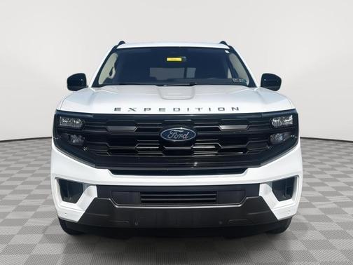 Oxford White 2025 Ford Expedition Active