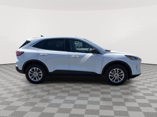 Oxford White 2022 Ford Escape SE