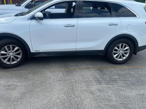Snow White Pearl 2018 Kia Sorento LX
