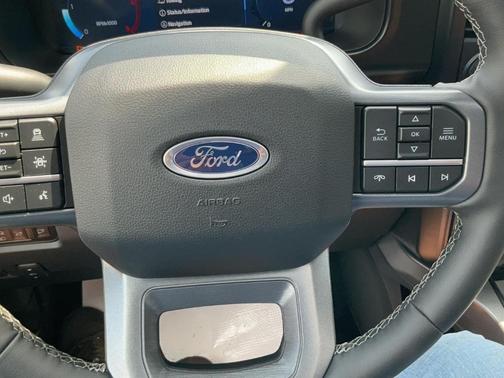Star White 2026 Ford F-350 Lariat Super Duty
