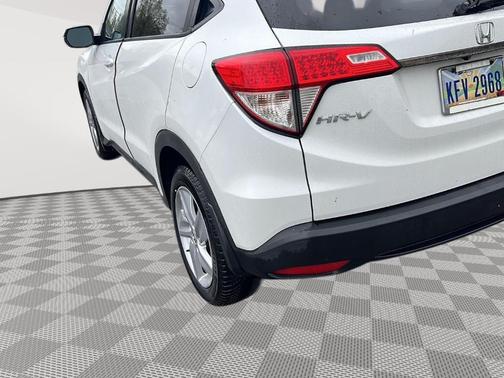 Platinum White Pearl 2019 Honda HR-V EX