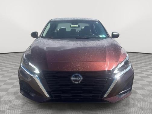 Garnet Pearl Me 2024 Nissan Altima 2.5 SV