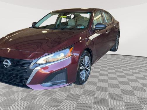 Garnet Pearl Me 2024 Nissan Altima 2.5 SV