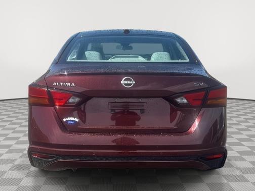 Garnet Pearl Me 2024 Nissan Altima 2.5 SV