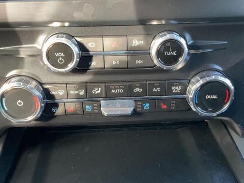 Star White 2026 Ford F-350 Lariat Super Duty