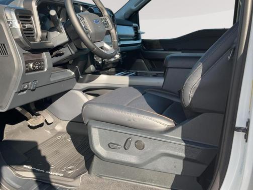 Star White 2026 Ford F-350 Lariat Super Duty