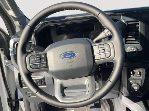 Star White 2026 Ford F-350 Lariat Super Duty
