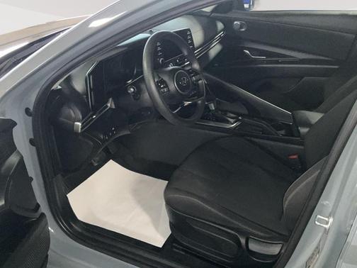 2021 Hyundai ELANTRA SE