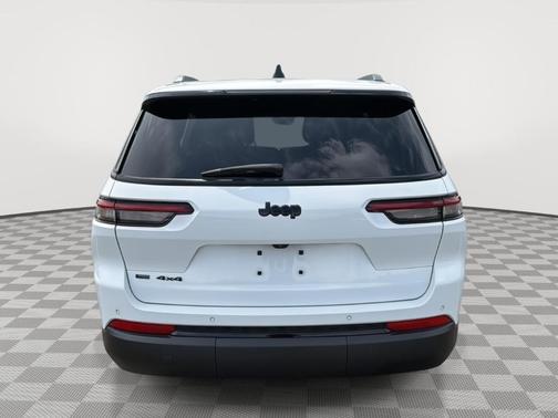 Bright White Clearcoat 2023 Jeep Grand Cherokee L Laredo