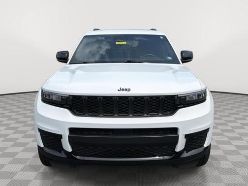 Bright White Clearcoat 2023 Jeep Grand Cherokee L Laredo