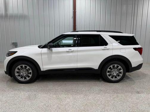 Star White Metallic Tri-Coat 2026 Ford Explorer Active