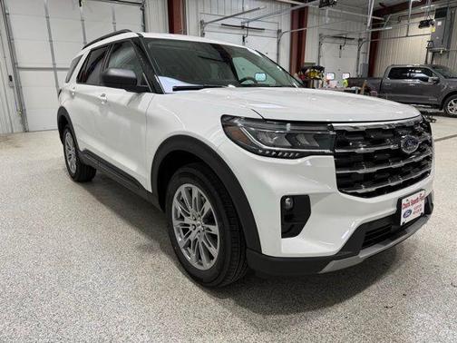 Star White Metallic Tri-Coat 2026 Ford Explorer Active