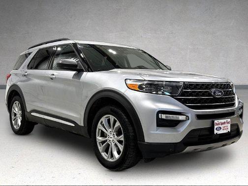 Iconic Silver Metallic 2023 Ford Explorer XLT