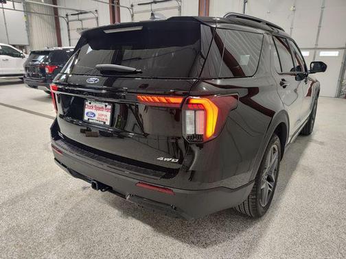 Agate Black Metallic 2026 Ford Explorer ST-Line