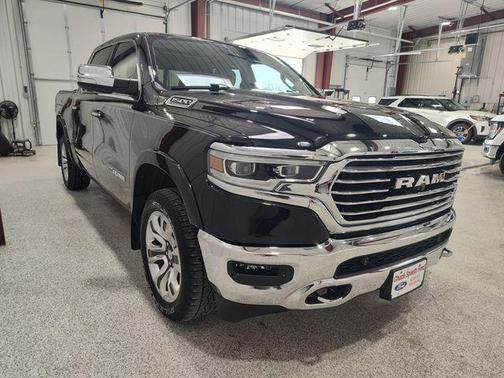 Diamond Black Crystal Pearlcoat 2022 RAM 1500 Longhorn