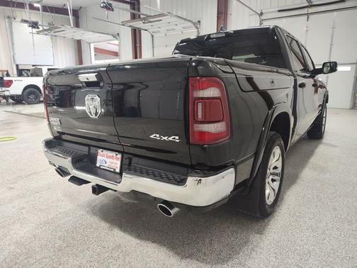Diamond Black Crystal Pearlcoat 2022 RAM 1500 Longhorn