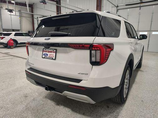 Star White Metallic Tri-Coat 2026 Ford Explorer Platinum